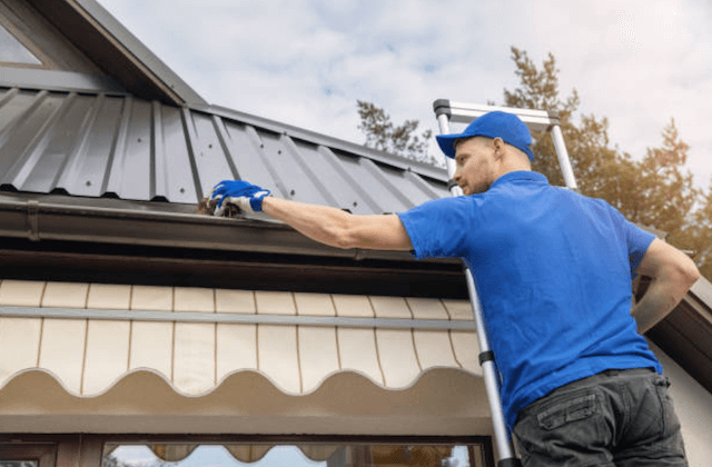 gutter cleaning in kentwood